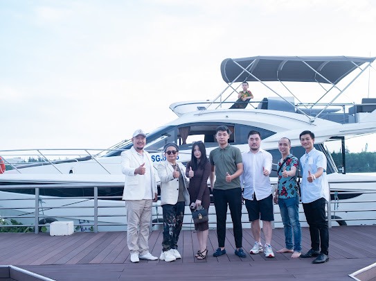 Thuê du thuyền ăn tối trên sông Sài Gòn