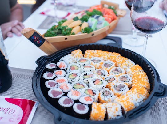 Thuê du thuyền ăn tối trên sông Sài Gòn