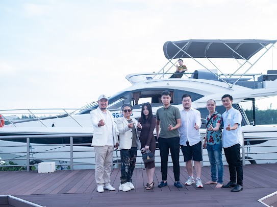 Thuê du thuyền ăn tối trên sông Sài Gòn