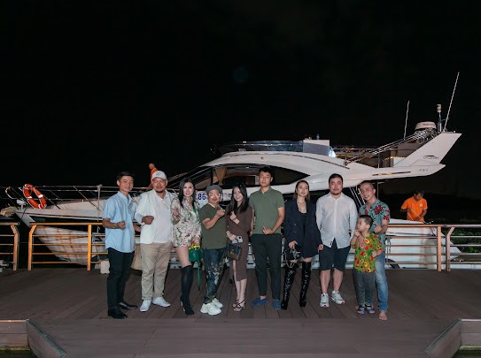 Thuê du thuyền ăn tối trên sông Sài Gòn