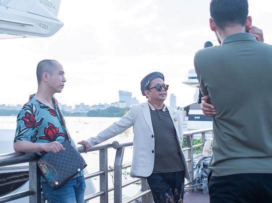 Thuê du thuyền ăn tối trên sông Sài Gòn