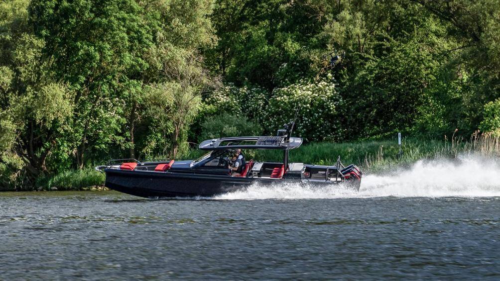 Thuyền đua Brabus Shadow 800