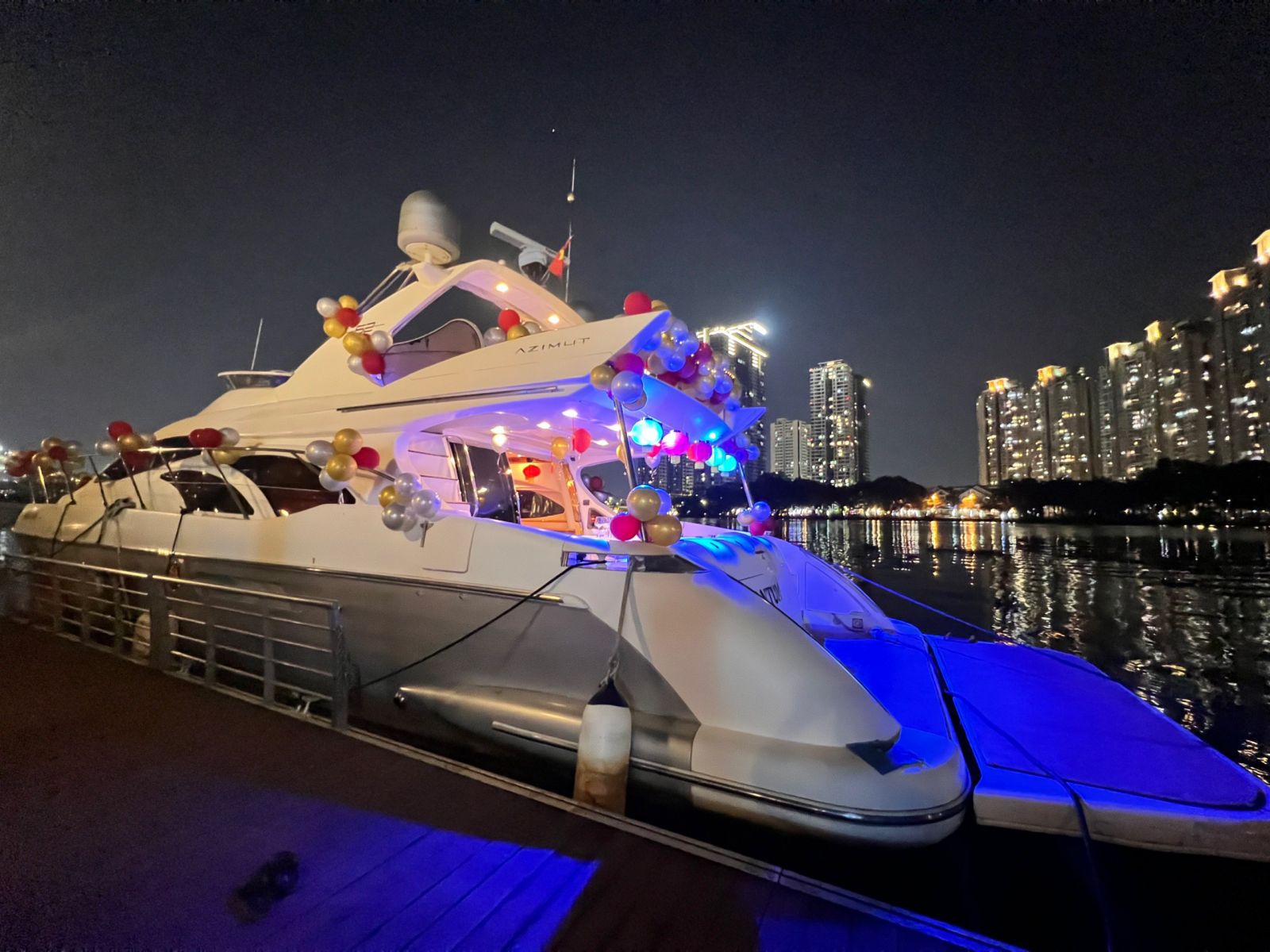 Du-thuyền-AZIMUT-62F-binh-duong