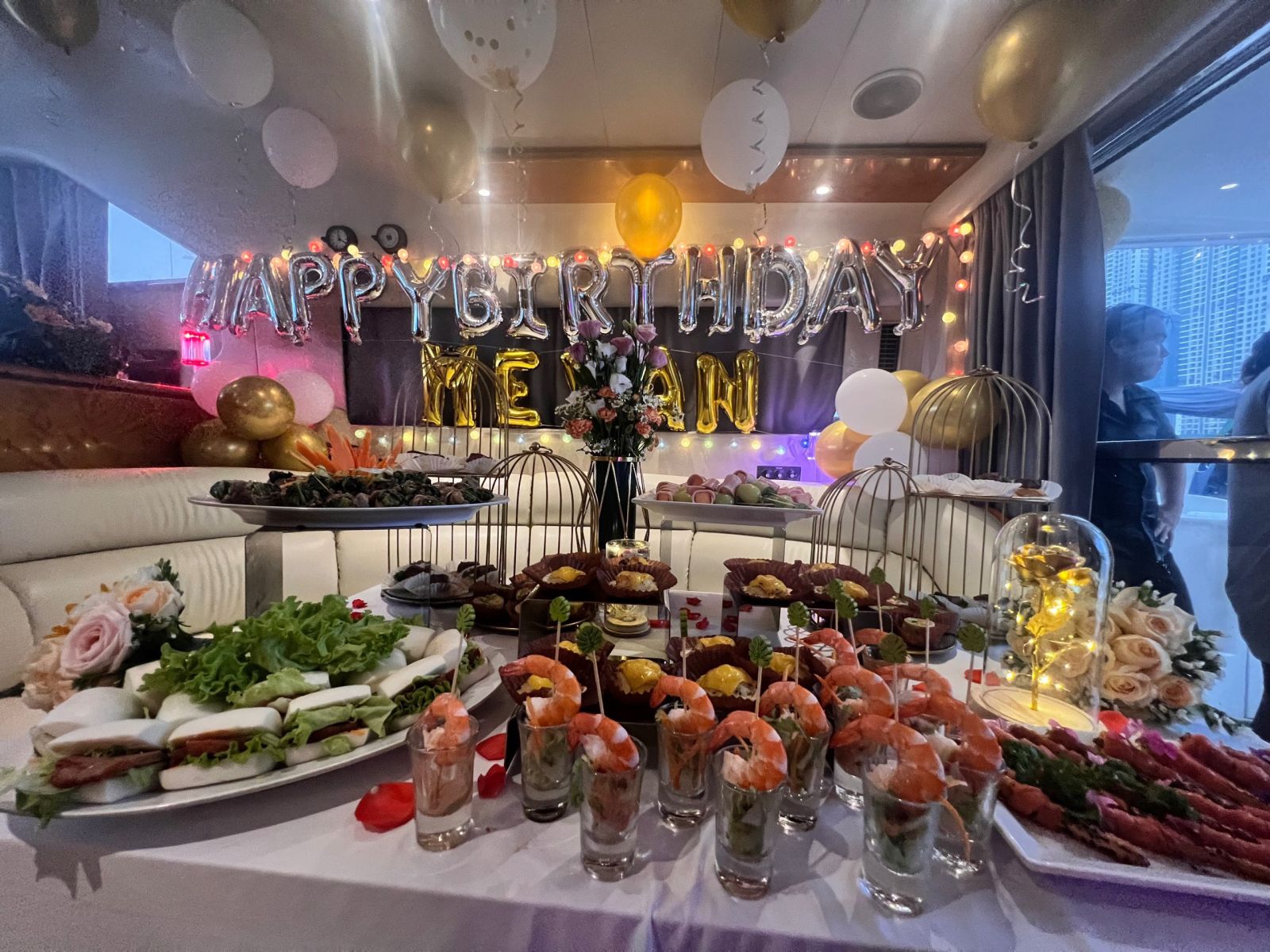 Du-thuyền-AZIMUT-62F-party