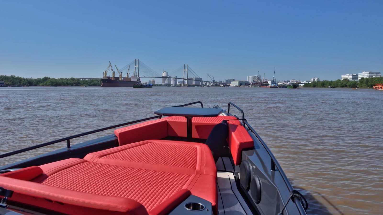 thuê du thuyền đua Brabus Shadow 800 ở đâu sài gòn thuê du thuyền đua Brabus Shadow 800 ở đâu sài gòn