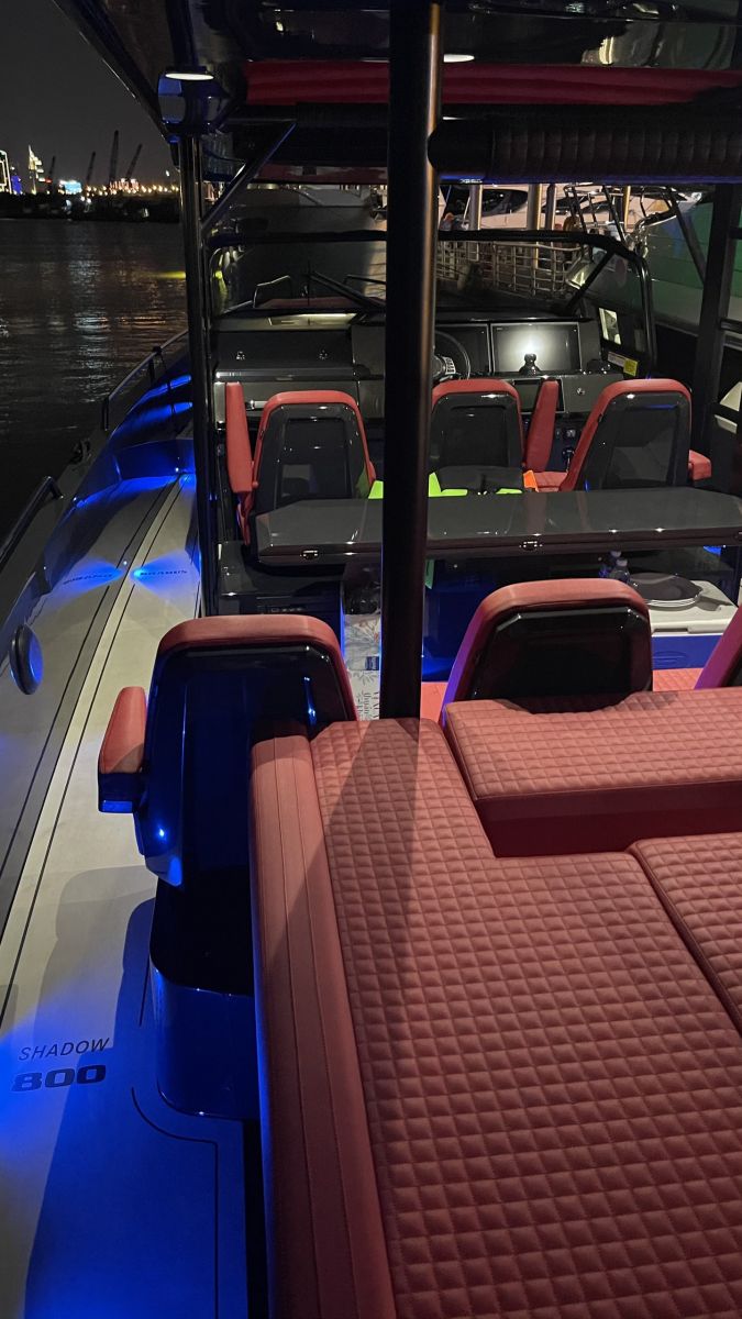 thuê du thuyền đua Brabus Shadow 800 sài gòn thuê du thuyền đua Brabus Shadow 800 sài gòn