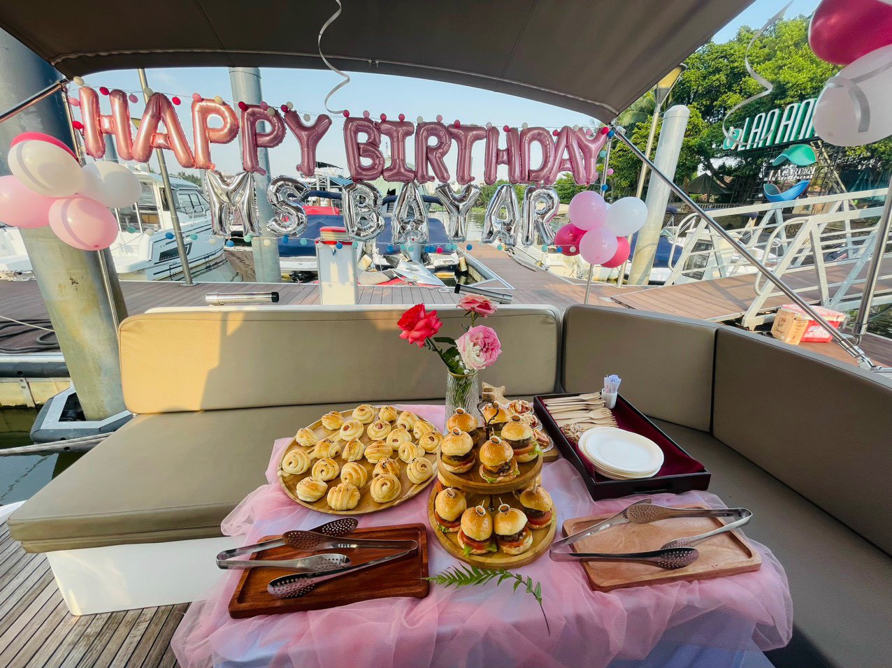 du-thuyen-galeon-360-ben-nha-rong