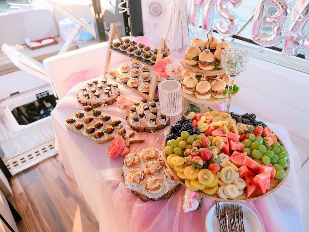 du-thuyen-galeon-360-ben-tam-son