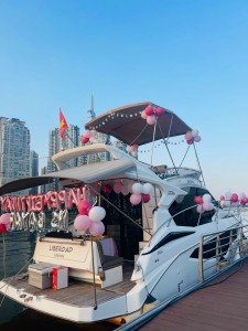 Du thuyền GALEON phục vụ gia đình 6 người