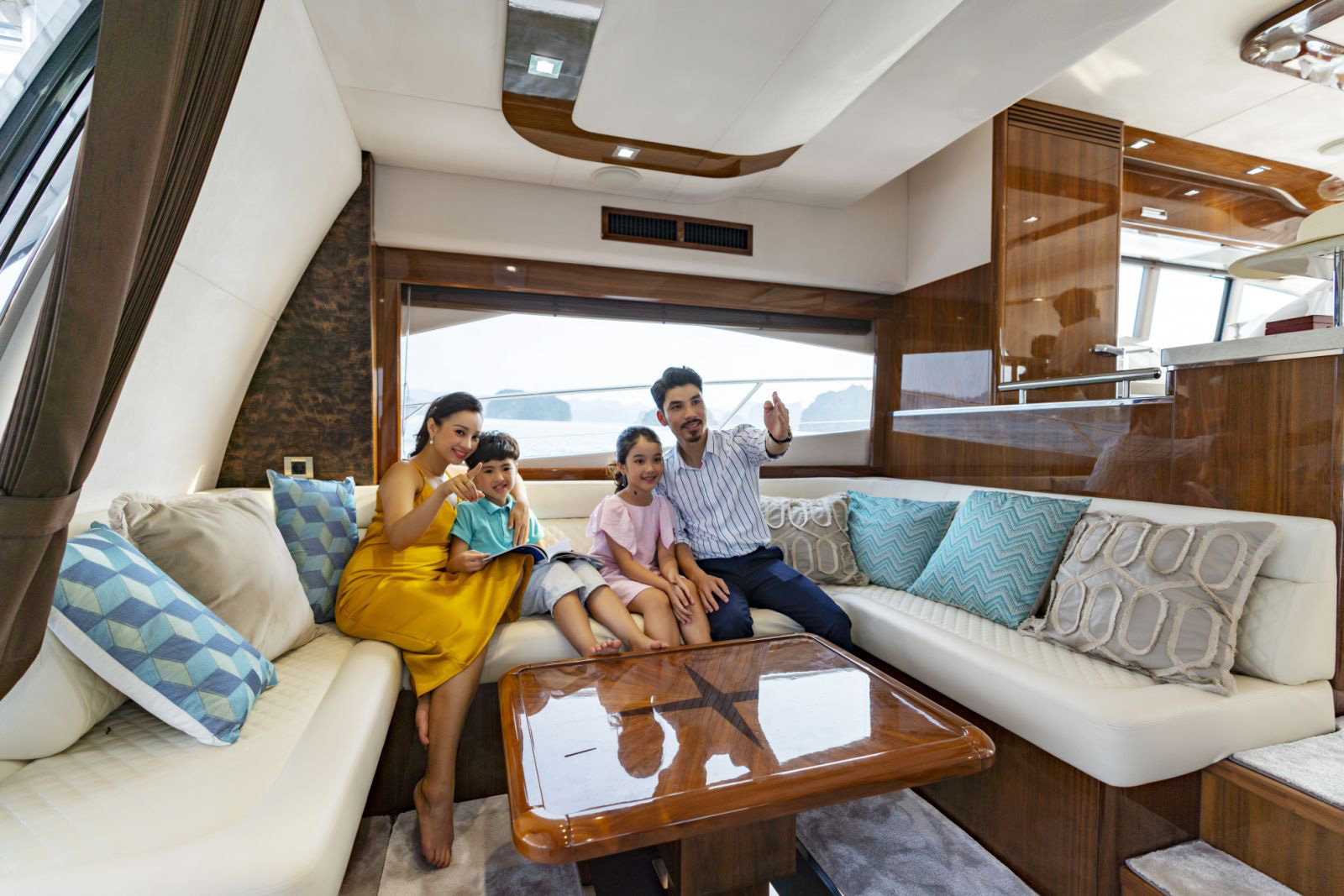 Du thuyền Galeon 660 Fly sài gòn