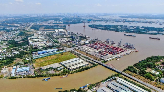 du thuyền đi qua sông xoài rạp