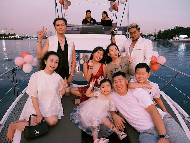 to-chuc-tiec-tren-du-thuyen-galeon-360